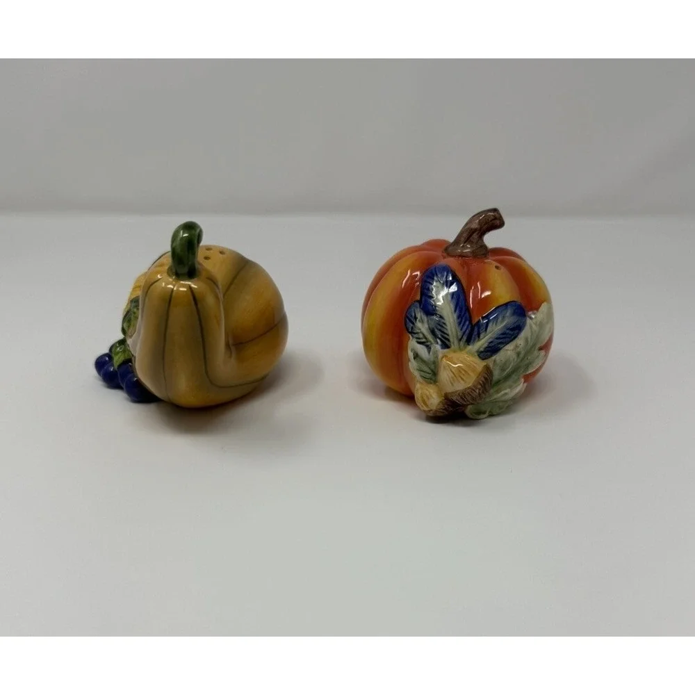 Avon  2001 Ceramic Salt & Pepper Shakers Harvest Pumpkin Squash Gourd Fall